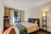 Unique Getaway with a Private Airstrip and Hanger Các khách sạn ở Nevada County