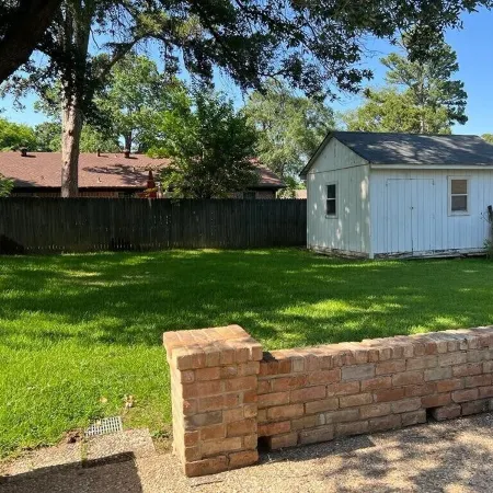Serengeti a hardy 3 bedroom house, doggie door, TV in BDRMS