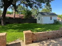 Serengeti a hardy 3 bedroom house, doggie door, TV in BDRMS