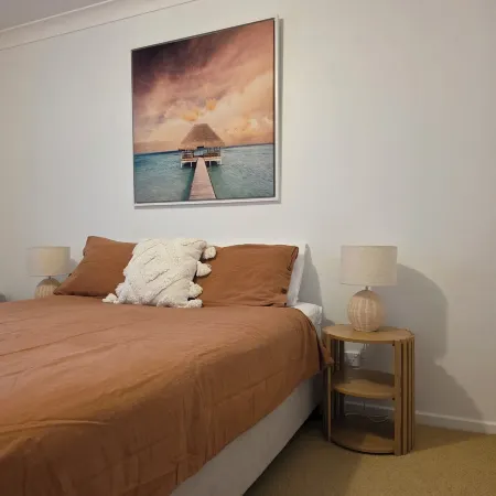 The Bowlo Beach House, Mollymook. Walk to Bowls, the Beach, Bannisters & Gwylo