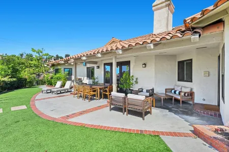 Beautiful San Diego (Fallbrook) Retreat on 2+ Acres with Amazing Mountain View