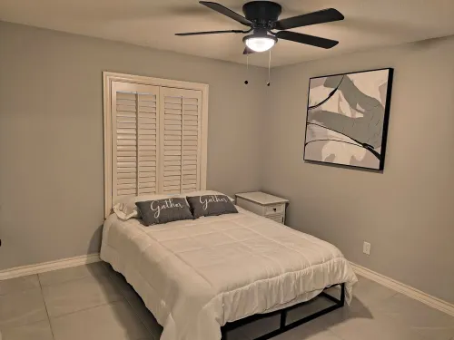 Beautiful house 3 bedroom and 2 1/2  baths , contemporary style, great location