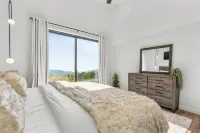 Stunning modern cabin with breathtaking views of Maggie valley