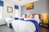 Milton Keynes Central 3BR close to theatre and Santander | Free Parking, WiFi