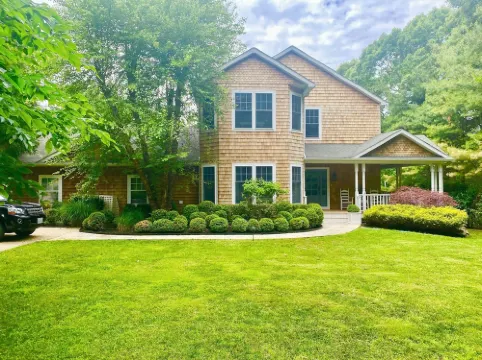 Designer Own Elegant Beachy Sag Harbor Home