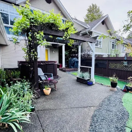 Executive central Nanaimo townhouse close to all amenities
