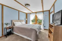 Peaceful Lakefront Cabin Retreat with Hot Tub!