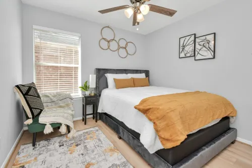 3BD Getaway With King Bed and Backyard