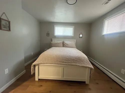 Bright Airy Upper Level Unit