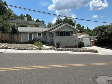 Historic Cottage Downtown