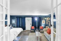 The Charming Home: 3-bedroom house, blocks to downtown Champaign, with WiFi, AC