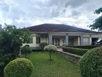 Spacious and staffed 4-bedroom house with WiFi and AC in Blantyre