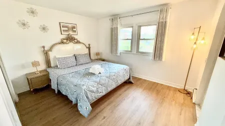 Charming 4-bedroom house in delightful Rowland Heights with WiFi, AC Отели рядом с достопримечательностью «Библиотека Роленд Хай Скул»