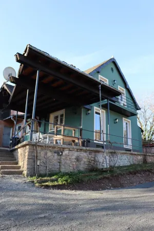 Vacation home "Unter der Burg" in the Vulkaneifel. Directly on the Eifelsteig! Отели в г. Герольштайн