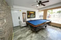 Spacious 7-bedroom villa in charming Santo Domingo Este with AC, WiFi Các khách sạn ở 