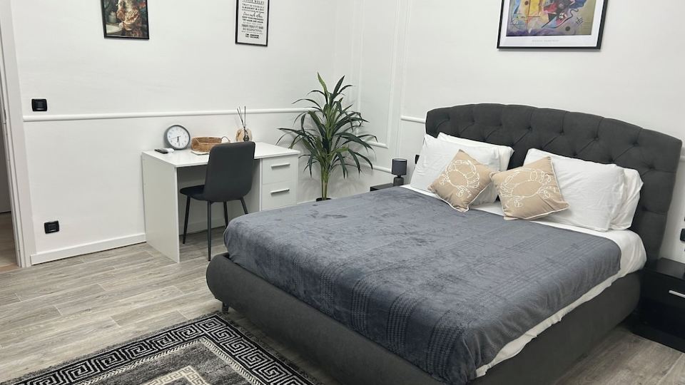 Cozy Room with luxurious living room / staff available 24/7