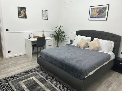 Cozy Room with luxurious living room / staff available 24/7