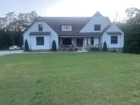 Secluded Getaway, 5-Bedroom home in Ringgold, GA