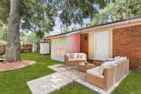 NEW! Between Savannah/Tybee w/ Pool, Patio, Murals, Fire Pit, & more!