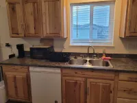 Charming 2-bedroom condo in lovely Coos Bay with WiFi, AC