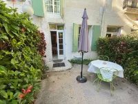 Apartment F2 CEZANNE garden level and private parking Résidence Les Platanes