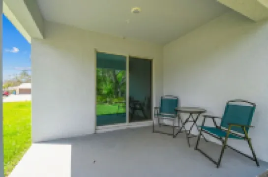 Modern 4BR Home Entire House Free Coffee & WiFi