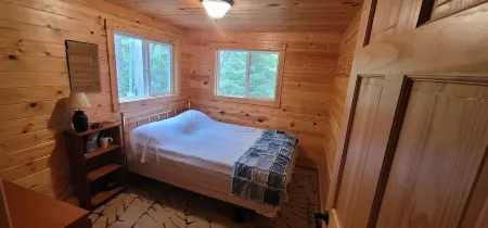 Northwoods Lakefront Paradise, 2-bedroom Cabin on the Beautiful Minong Flowage!