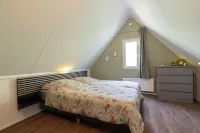 Country house on beautiful waterfront park Hotels in Westerbork