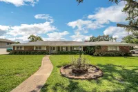 Beautiful Lake View Retreat Drivable To Theme Parks 3 Bedroom Home