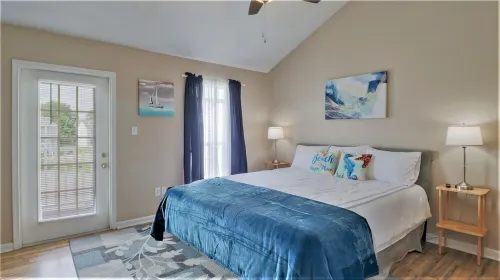 Summer Beach Vacay! 3bed & 3bath - Walk to beach, pool, golf, casinos, gated!