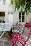 Maison Madeleine, Charmante Maison de Cœur de Ville Avec Extérieur, 12 Personnes