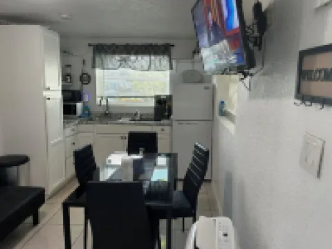 Delightful apartment with AC in sunny Delray Beach