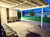 Chandelier Retreat 3Br/2BA/ King Bed /85”75”32” TVs/ Near Hard Rock Casino