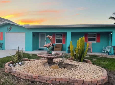 Charming 2-bedroom house with Gulf Access in cool Matlacha Отели в г. Matlacha