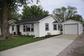 Raider Roost-Putting Green/Fire Pit/ Game Room Close to NWC & Downtown!