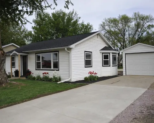 Raider Roost-Putting Green/Fire Pit/ Game Room Close to NWC & Downtown! Hotels in Sioux County