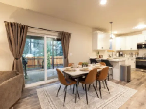 AC-5 mi to Park-EV2-Private Hot Tub-King Bed-Well Equipped Kitchen-Firepit 阿什福德酒店