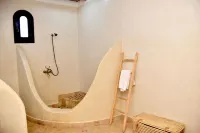 Villa sur Colline Avec Piscine son Vis-à-vis, Hotels in Rehamna