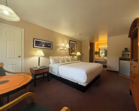 Cathedral Valley Inn Hotels in Wayne County