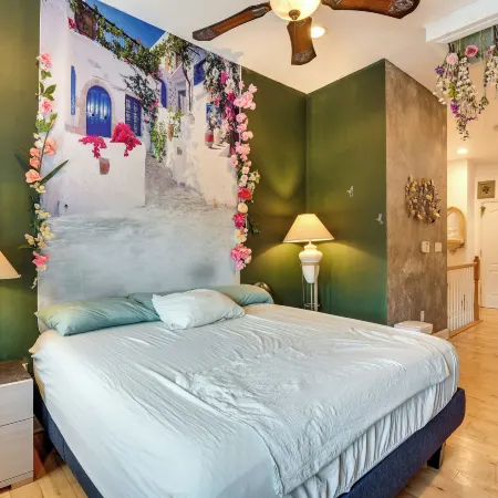 Quirky Baltimore Townhome ~ 2 Mi to Inner Harbor