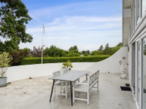 "Mikkeline" - 575m to the Fjord Hotels in Holbaek