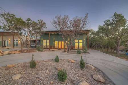 Serene Getaway Nestled in the Tx Hill Country! Отели рядом с достопримечательностью «Cranes Mill Marina»