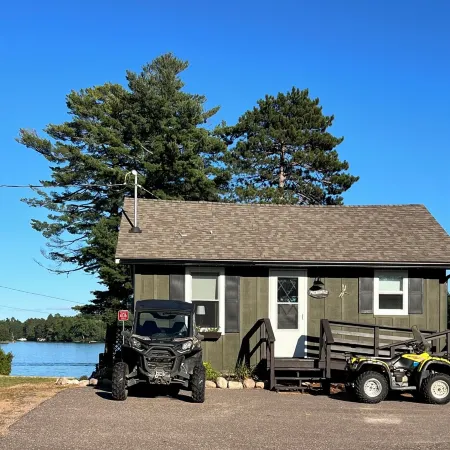 On the Eagle River Chain, Pier Slip, Kayaks, Wi-fi, AC, On Snowmobile Trail