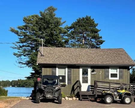On the Eagle River Chain, Pier Slip, Kayaks, Wi-fi, AC, On Snowmobile Trail Hotels in Lincoln