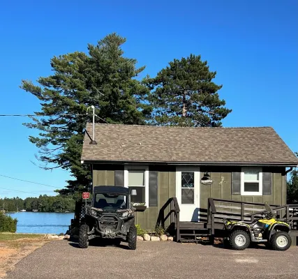 On the Eagle River Chain, Pier Slip, Kayaks, Wi-fi, AC, On Snowmobile Trail