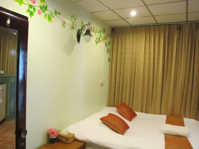 Baan Napak アムパワー水上マーケット周辺のホテル