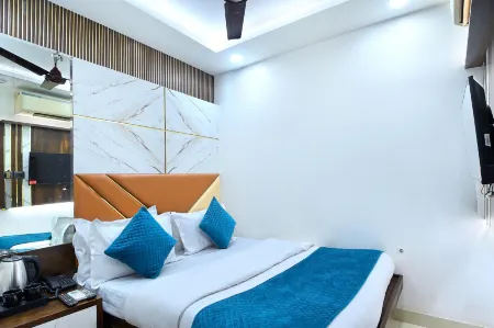 Nav Durga Guest House Отели рядом со станцией Rajiv Chowk