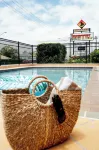 Buckaroo Motor Inn Hotels in Warwick
