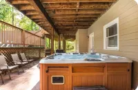 New Listing!! Spacious 7BR 4BA Single Family Home W/Pool Hot Tub & Game Room