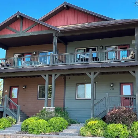 Lakeview Getaway-Walk To Downtown Bigfork, Rated #1 Lake town in USA Отели в г. Бигфорк